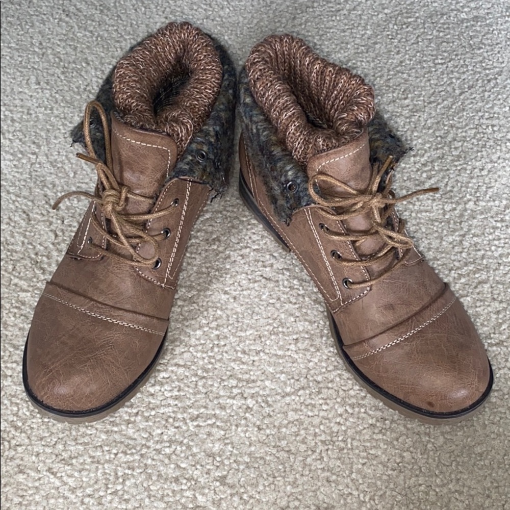 Brown short combat boots in great condition